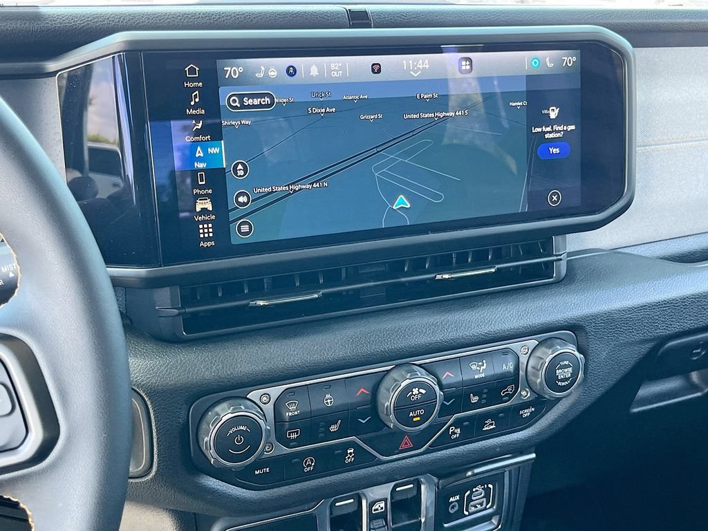 Certified 2025 Jeep Gladiator Sport AWD/4WD image 13