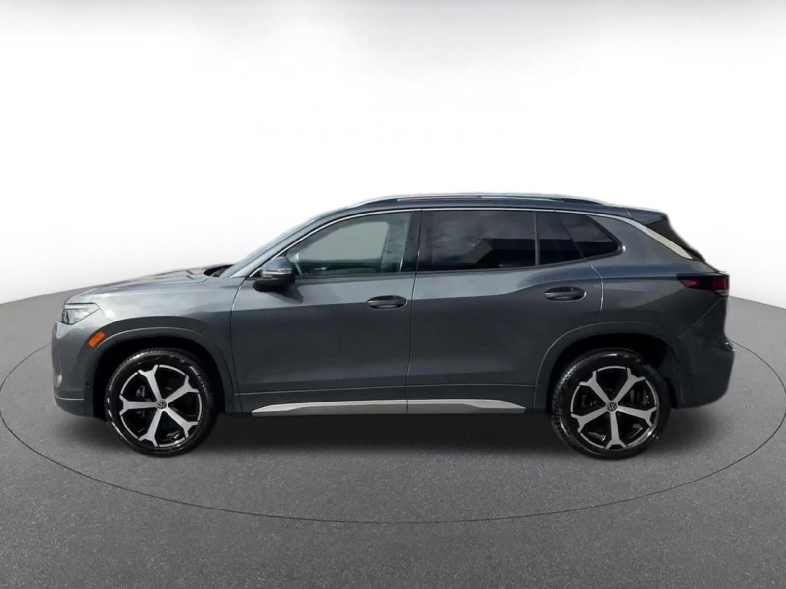 Used 2026 Volkswagen Tiguan SE AWD/4WD image 8