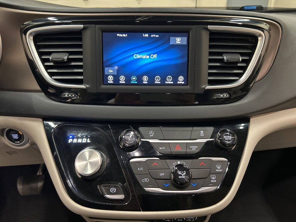 Used 2021 Chrysler Voyager Lxi image 24