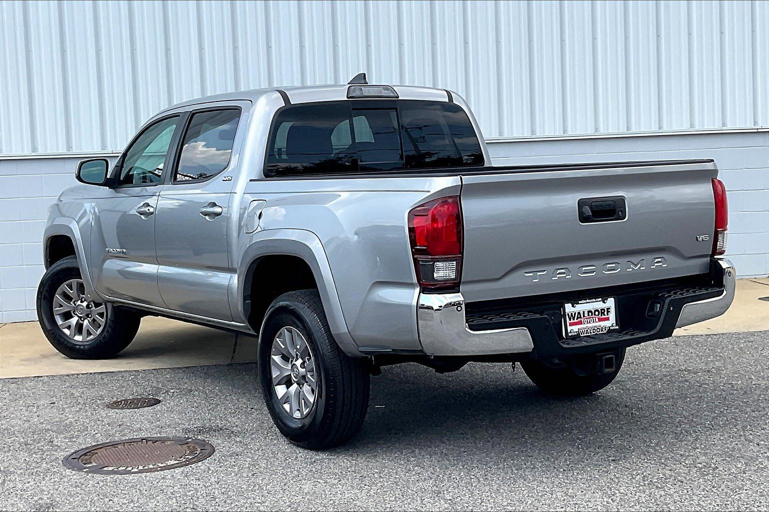 Used 2018 Toyota Tacoma SR5 RWD image 12