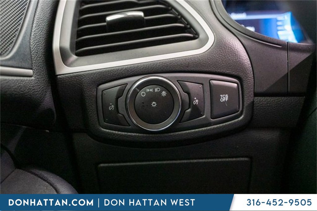 Used 2023 Ford Edge SEL image 16