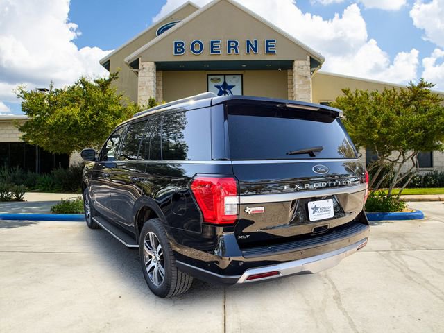 Used 2023 Ford Expedition XLT image 3