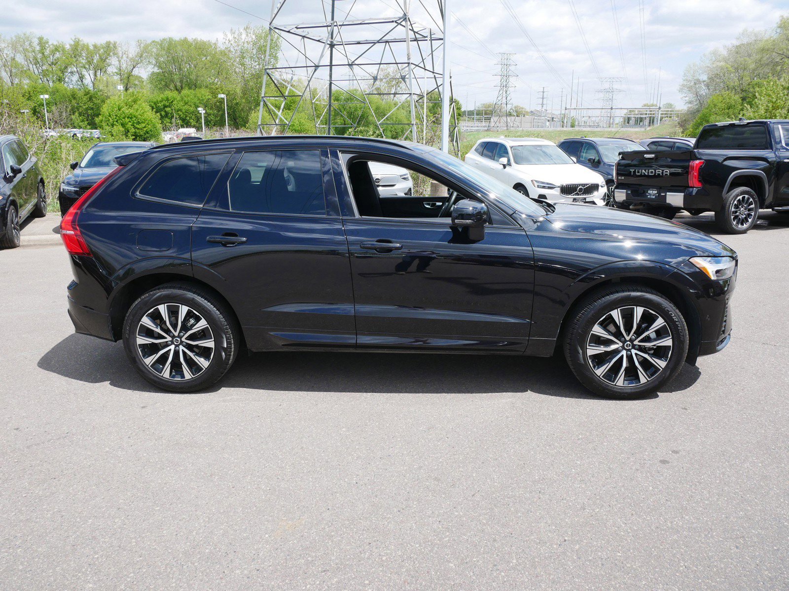 Certified 2025 Volvo XC60 B5 Plus AWD/4WD image 8