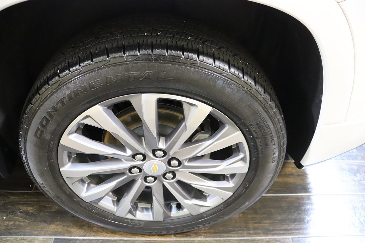Used 2023 Chevrolet Traverse Premier FWD image 28