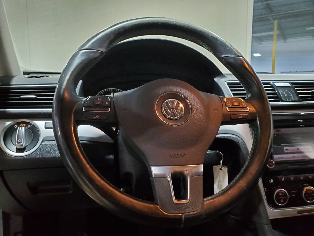 Used 2012 Volkswagen Passat 2.5 SE FWD image 22