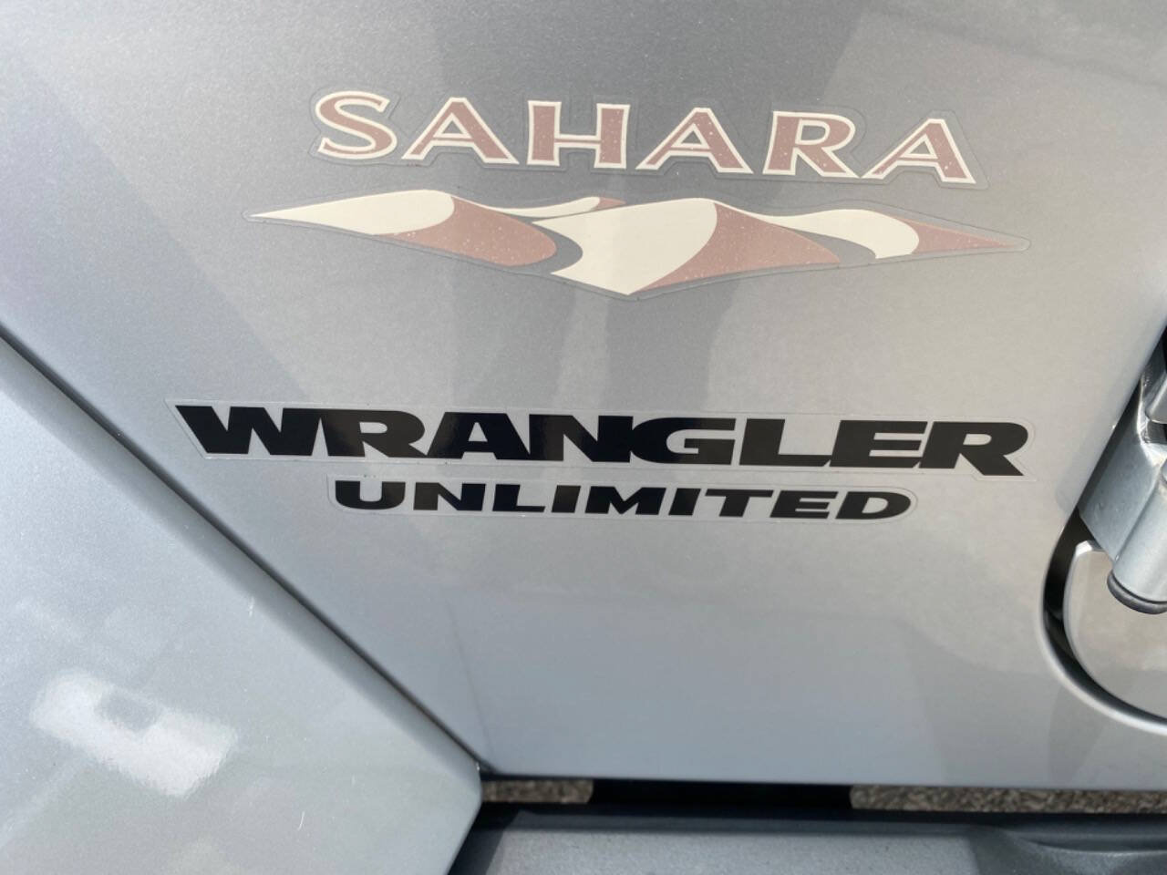 Used 2012 Jeep Wrangler Unlimited Sahara w/ Dual Top Group AWD/4WD image 77