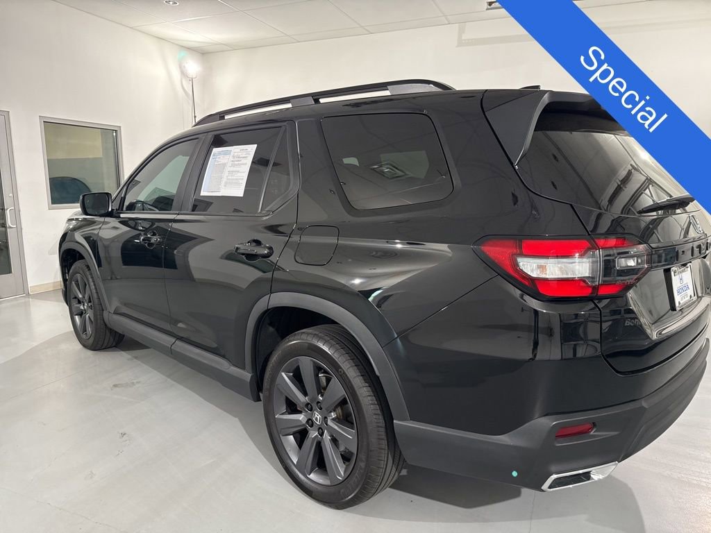 Used 2025 Honda Pilot Sport image 5