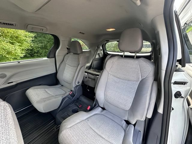 Used 2021 Toyota Sienna LE AWD/4WD image 11
