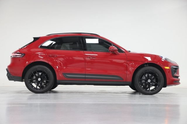 Used 2025 Porsche Macan AWD/4WD image 16