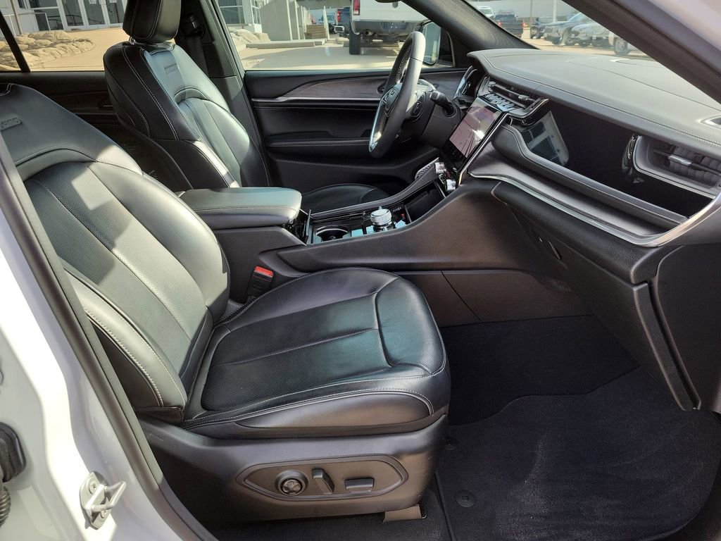 Used 2023 Jeep Grand Cherokee Overland image 29