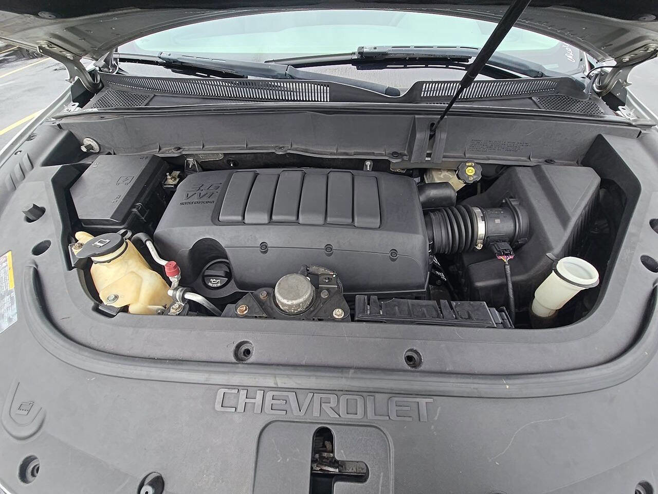 Used 2011 Chevrolet Traverse LS FWD image 4