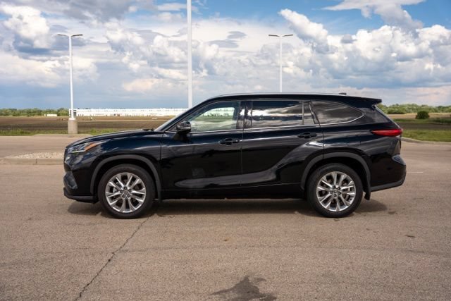 Used 2020 Toyota Highlander Limited AWD/4WD image 4