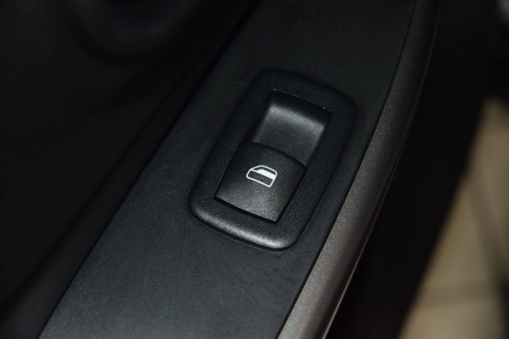 Used 2019 Jeep Cherokee Latitude w/ Cold Weather Group image 40