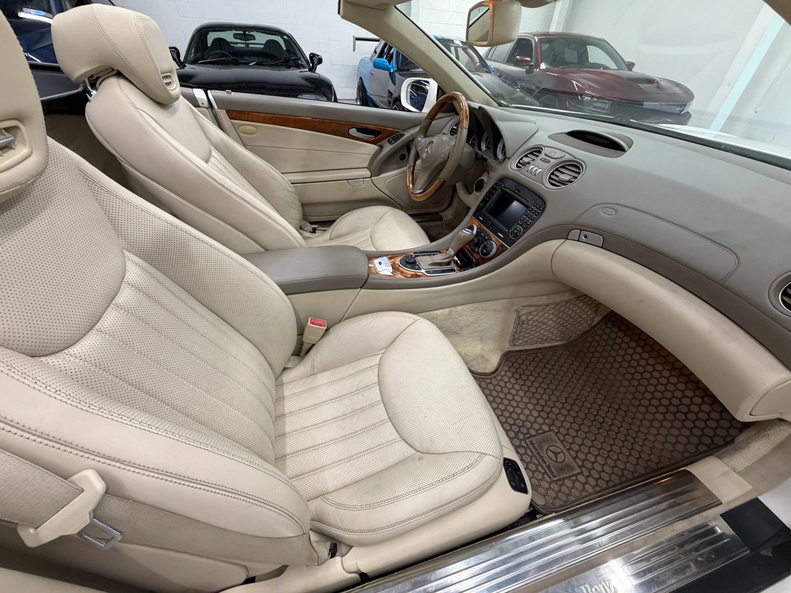 Used 2009 Mercedes-Benz SL 550 image 16