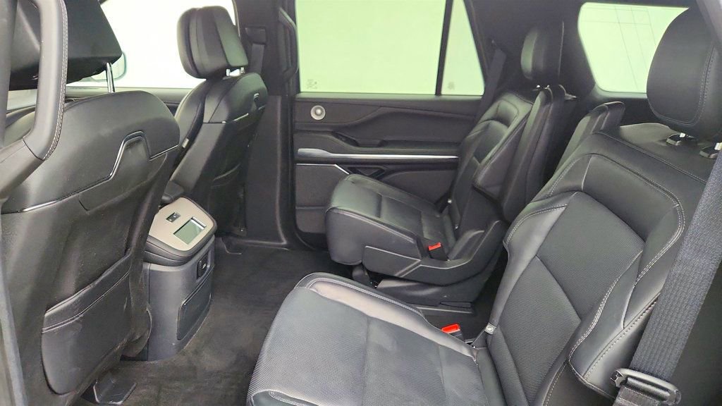 Used 2025 Lincoln Navigator Reserve w/ Jet Appearance Package image 23