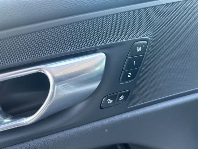 Used 2023 Volvo XC60 B5 Plus image 15