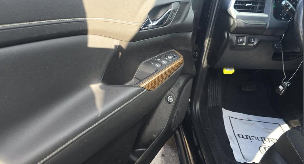 Used 2023 GMC Acadia SLE w/ Driver Convenience Package image 12