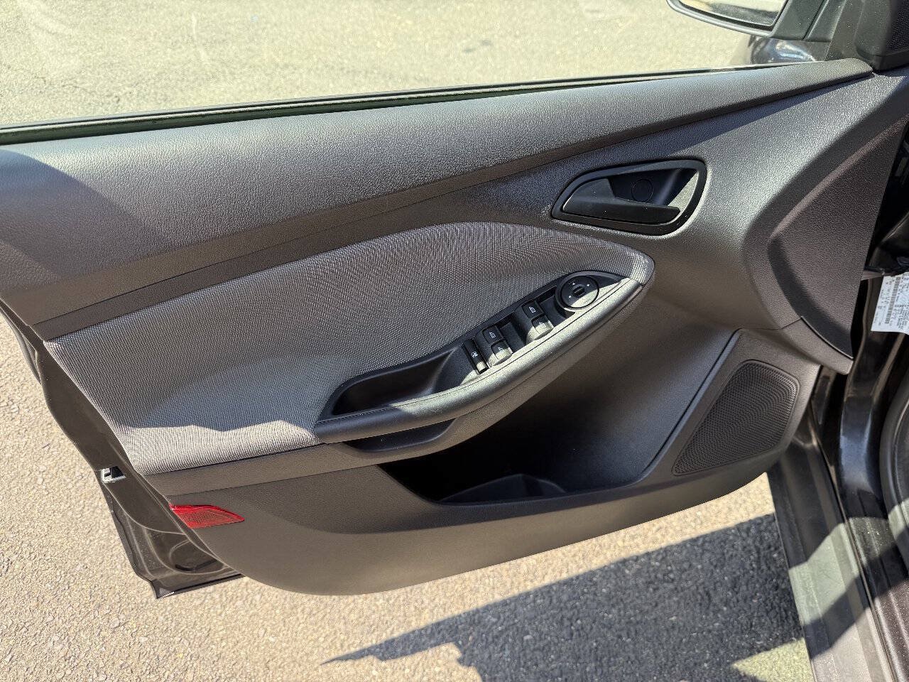 Used 2012 Ford Focus SE w/ Interior Protection Pkg FWD image 11