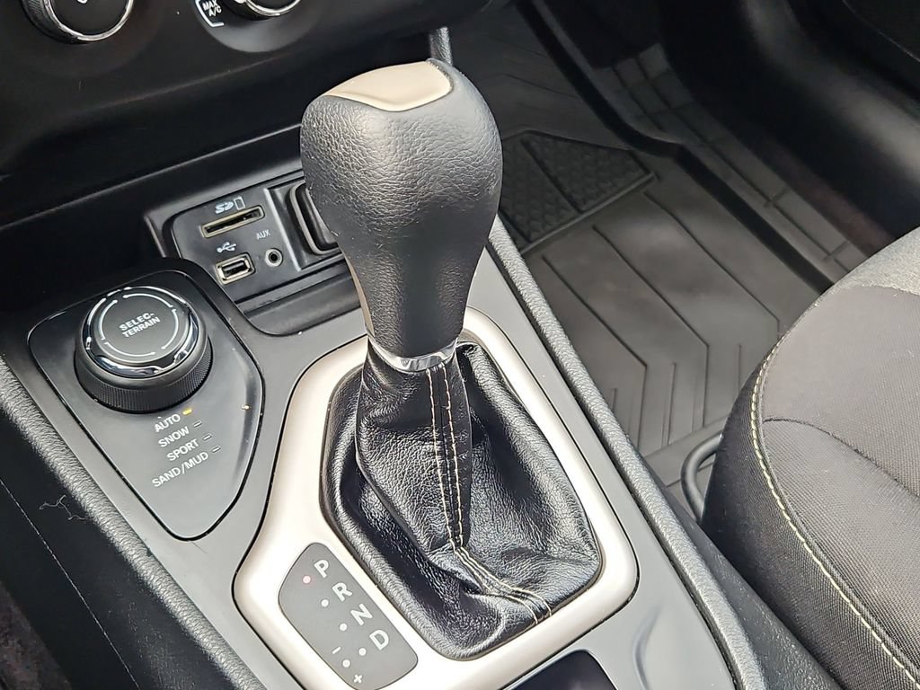 Used 2016 Jeep Cherokee Sport AWD/4WD image 20