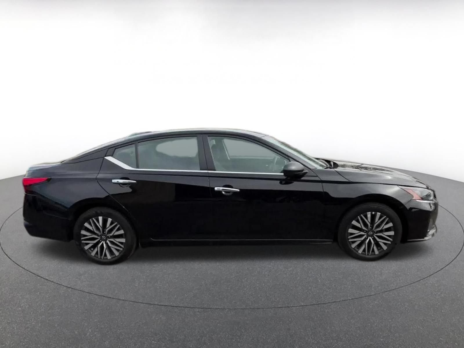 Used 2025 Nissan Altima 2.5 SV FWD image 16