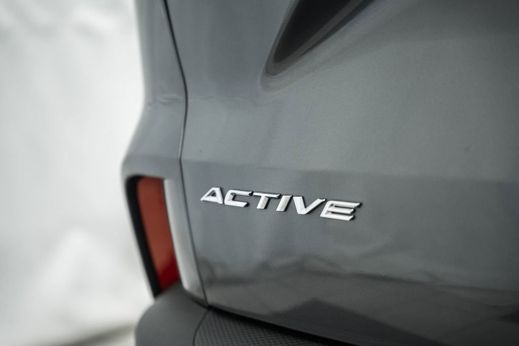 Used 2025 Ford Escape Active AWD/4WD image 10