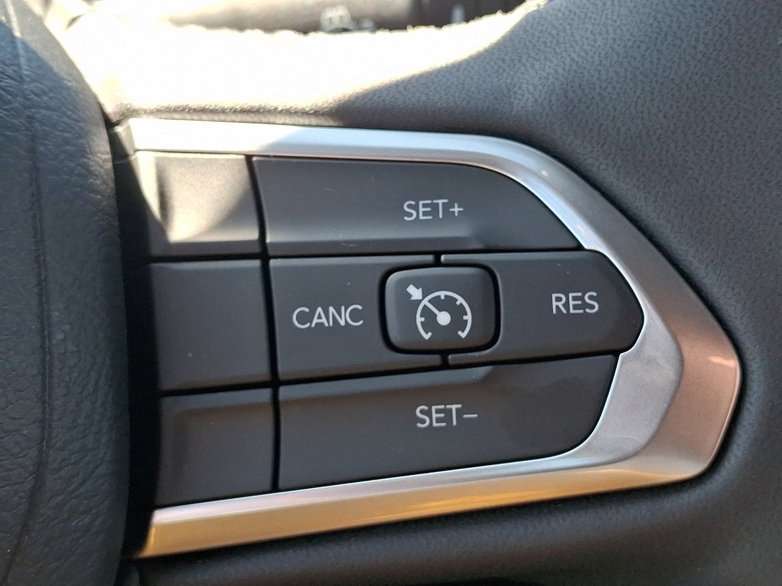 Used 2024 Jeep Compass Latitude w/ Convenience Group AWD/4WD image 21