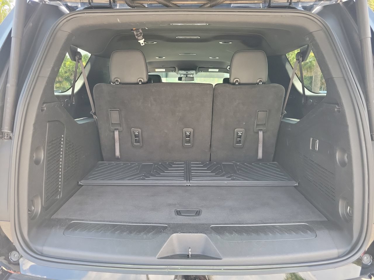 Used 2022 Chevrolet Suburban LT AWD/4WD image 8