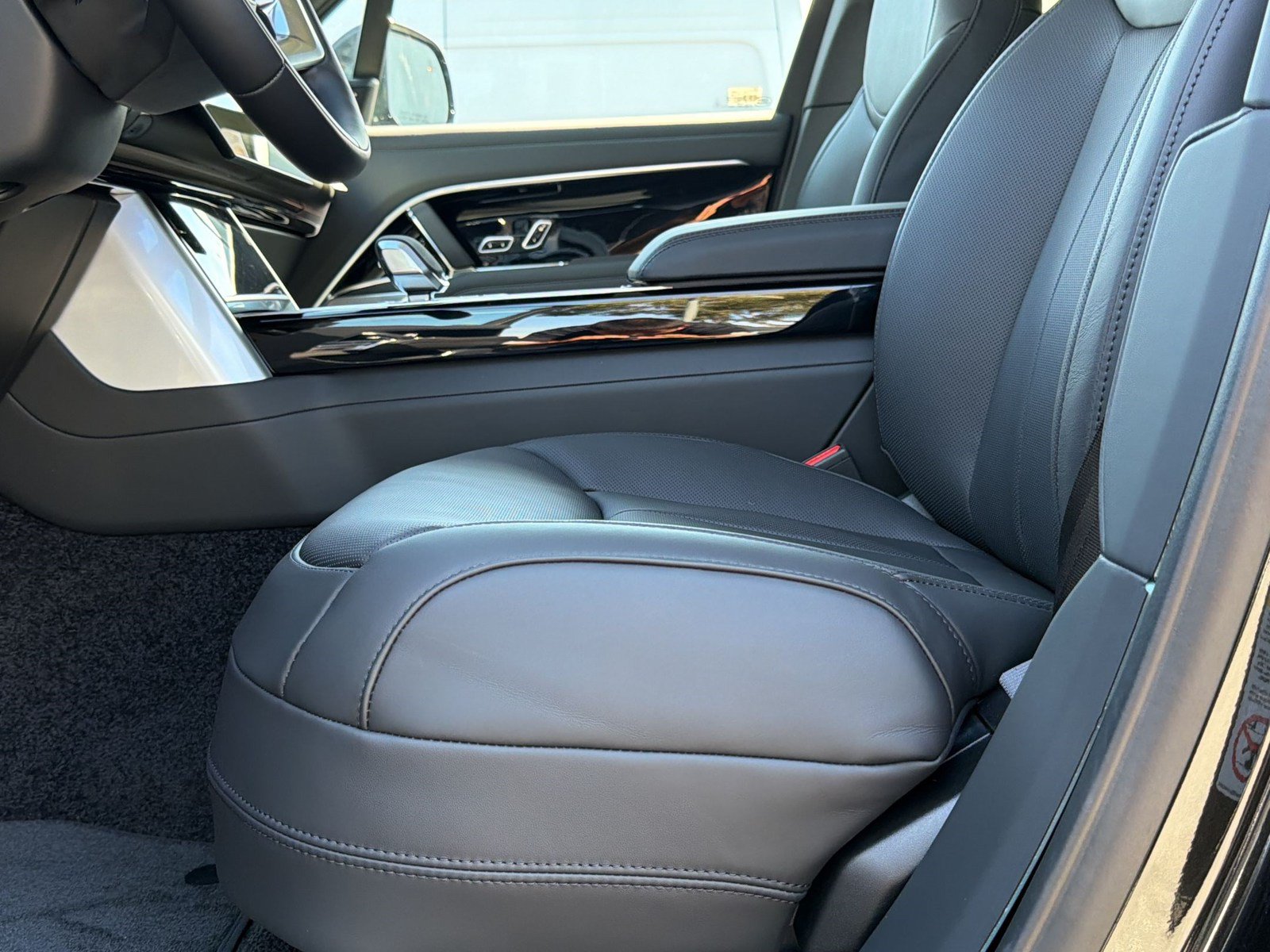 New 2026 Land Rover Range Rover SE AWD/4WD image 5