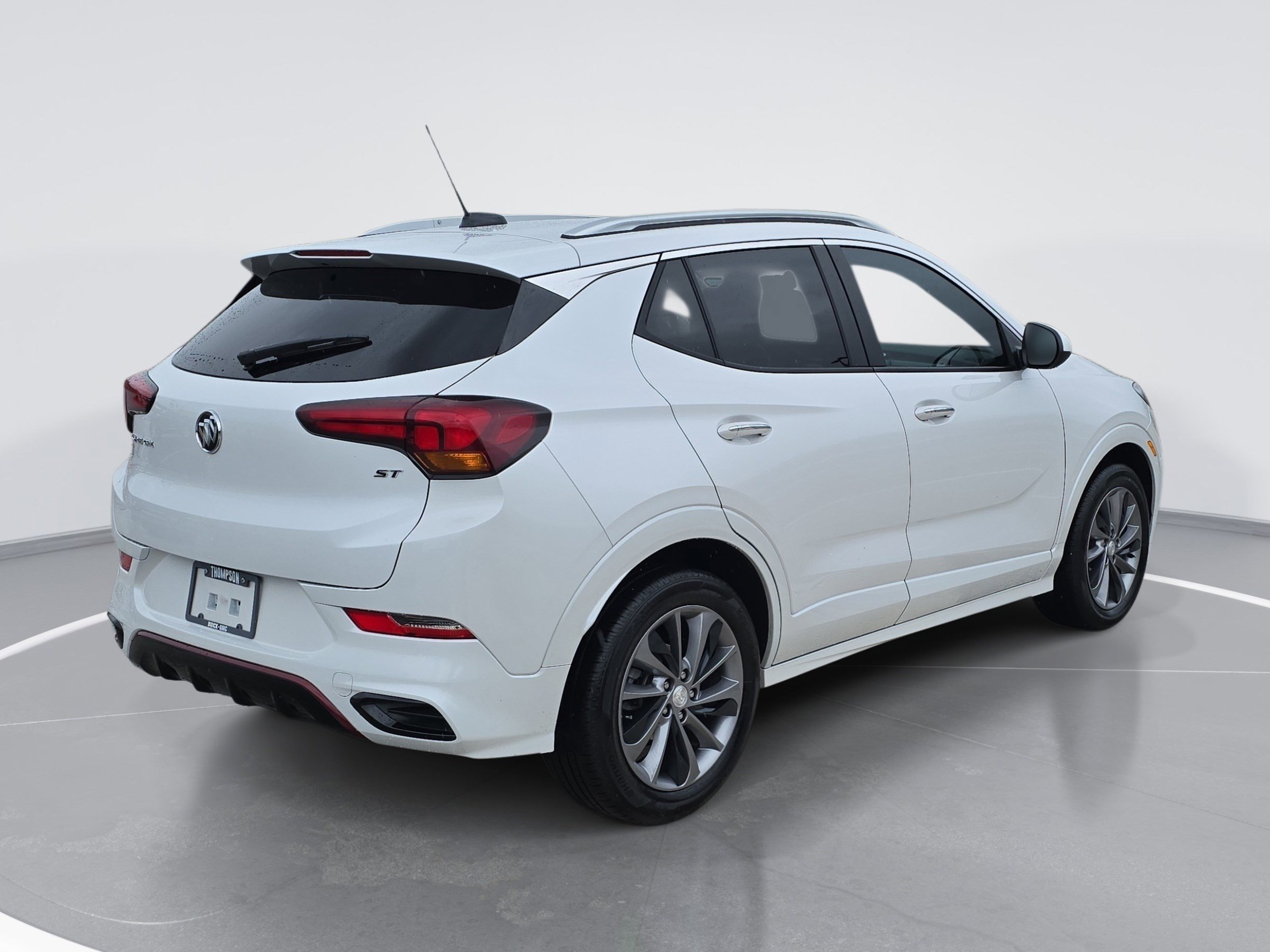Used 2023 Buick Encore GX Select w/ Sport Touring Package FWD image 3