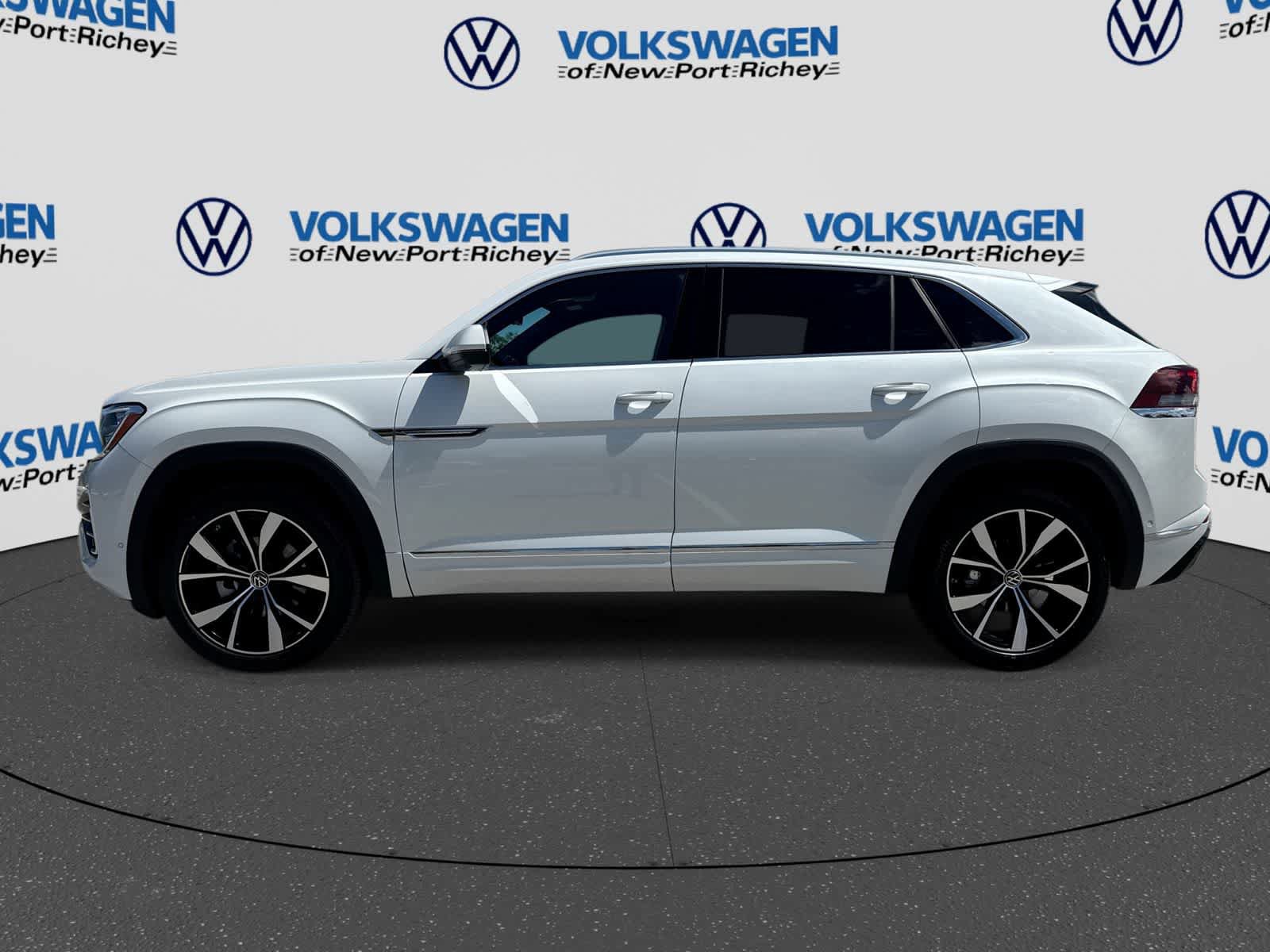Certified 2024 Volkswagen Atlas Cross Sport SEL Premium R-Line AWD/4WD image 3
