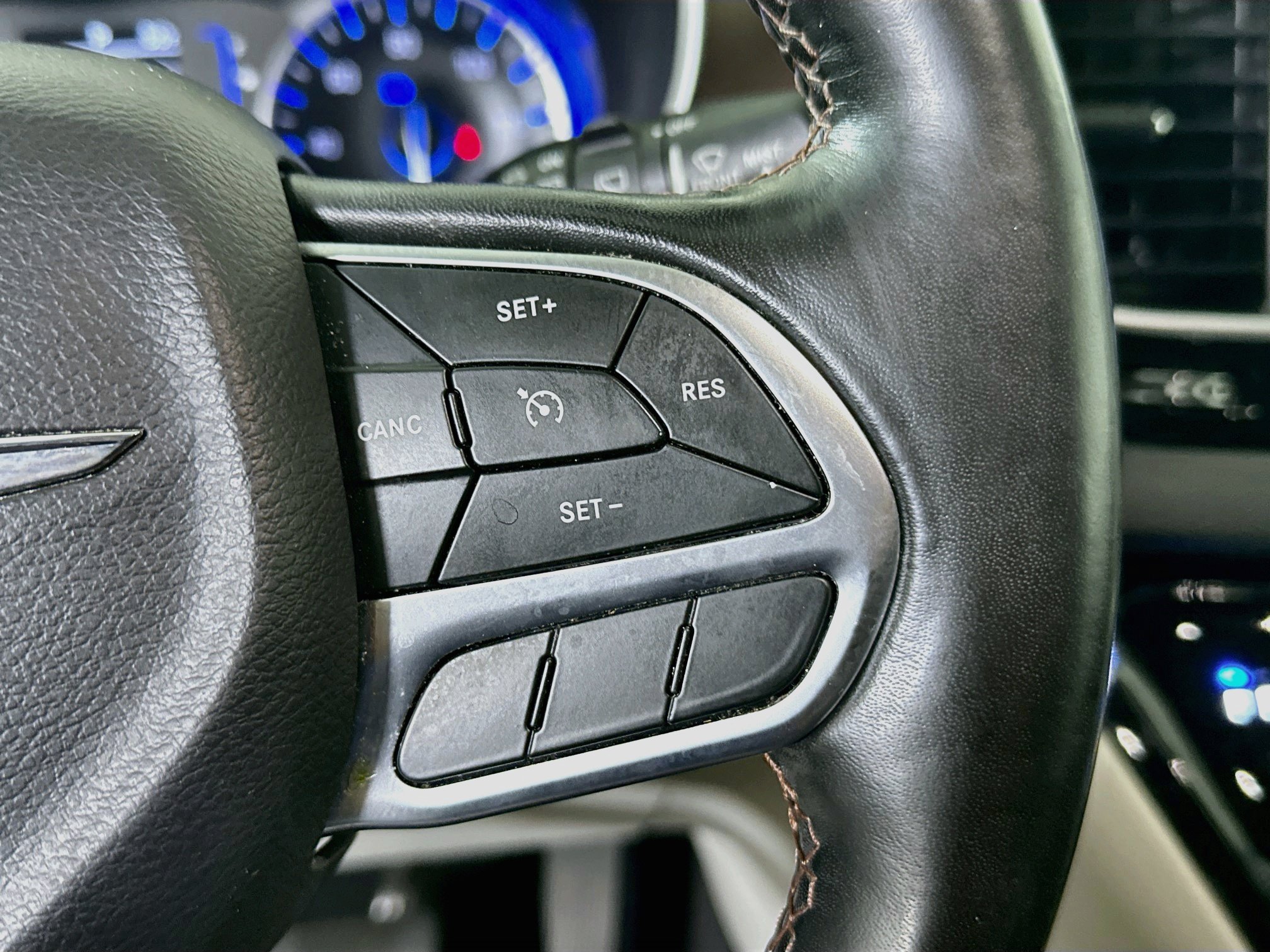 Used 2019 Chrysler Pacifica Touring-L FWD image 17