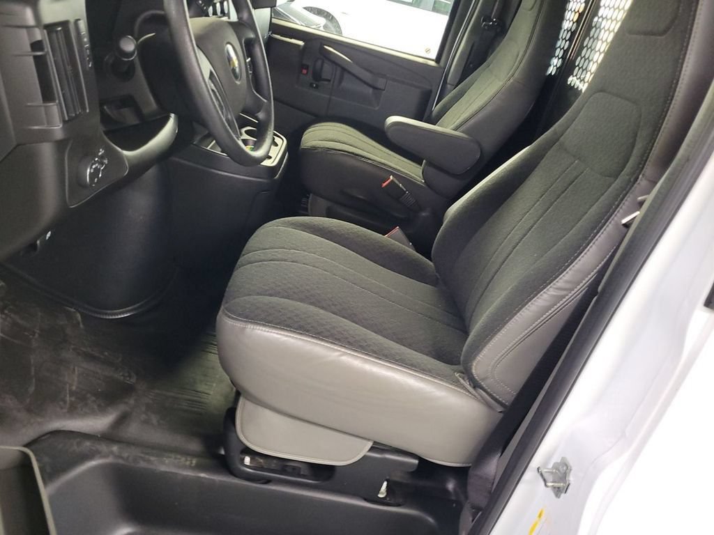 Used 2025 Chevrolet Express 2500 w/ Driver Convenience Package RWD image 2