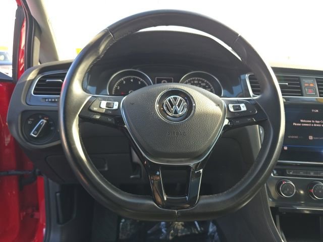 Used 2018 Volkswagen Golf SE image 28