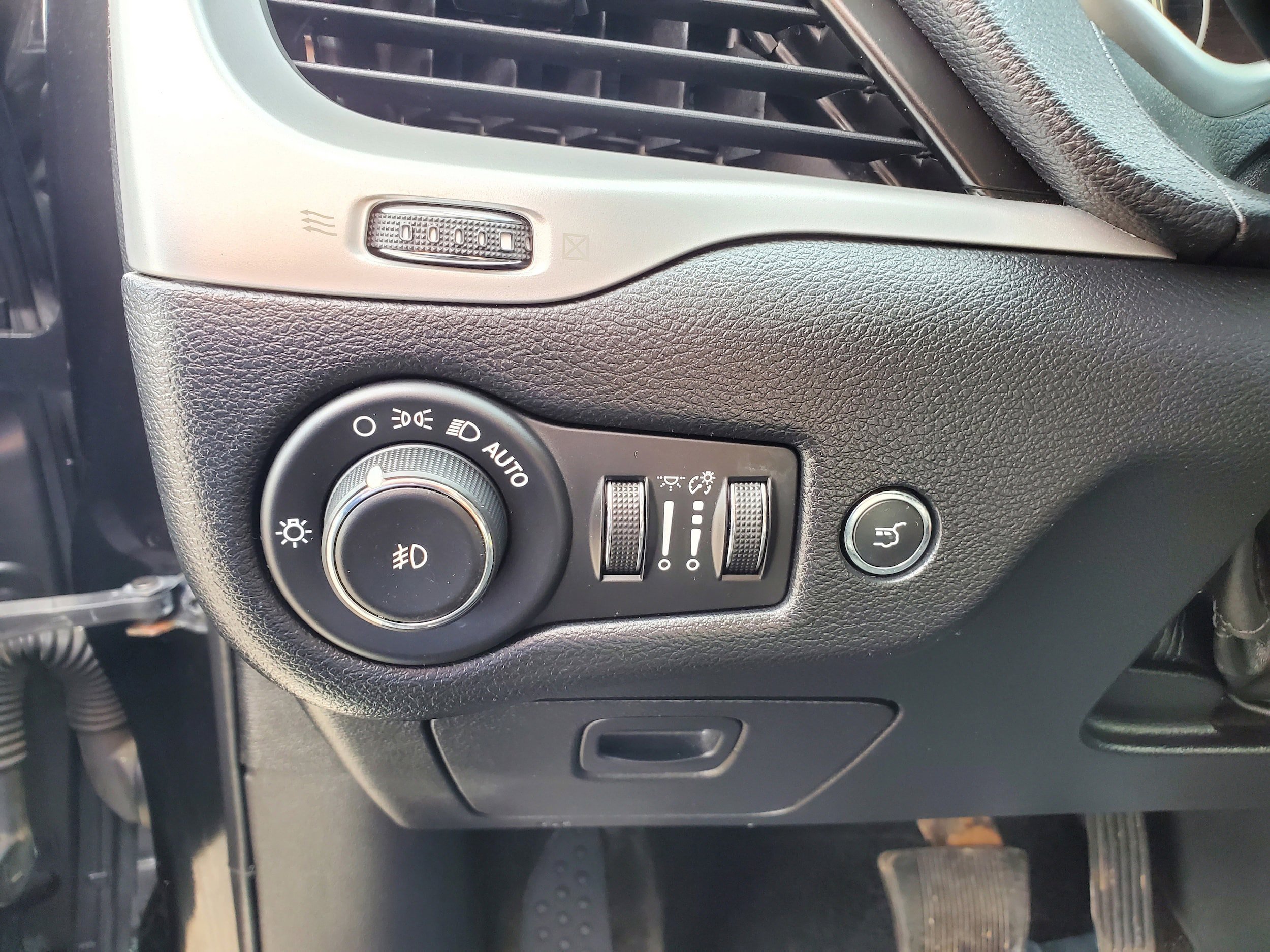 Used 2014 Jeep Cherokee Trailhawk AWD/4WD image 10