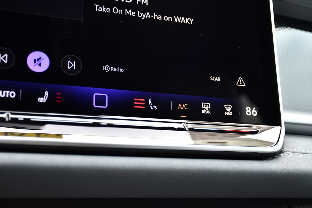 New 2026 Volkswagen Tiguan SE R-Line FWD image 15