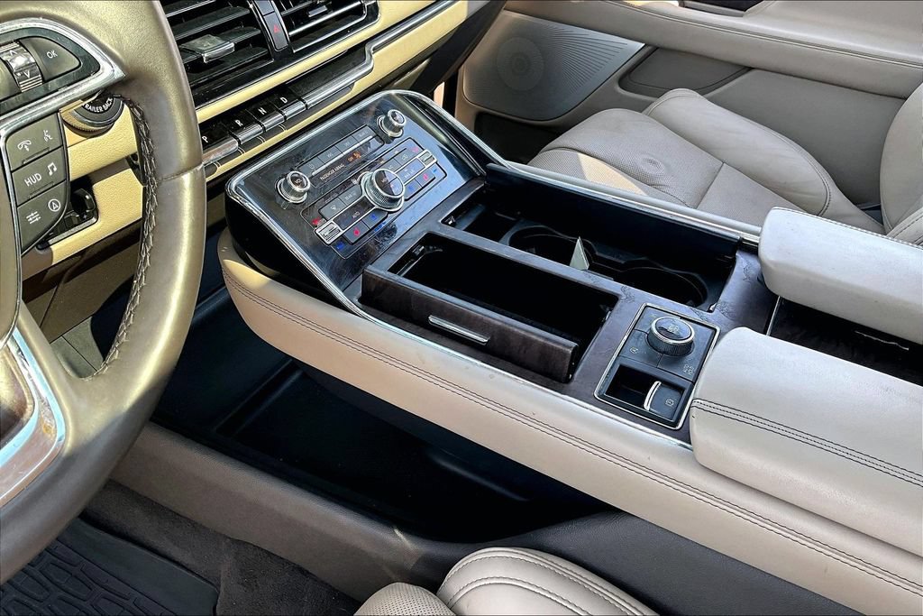 Used 2022 Lincoln Navigator Reserve AWD/4WD image 14