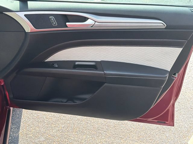 Used 2019 Ford Fusion SE w/ Equipment Group 151A FWD image 16