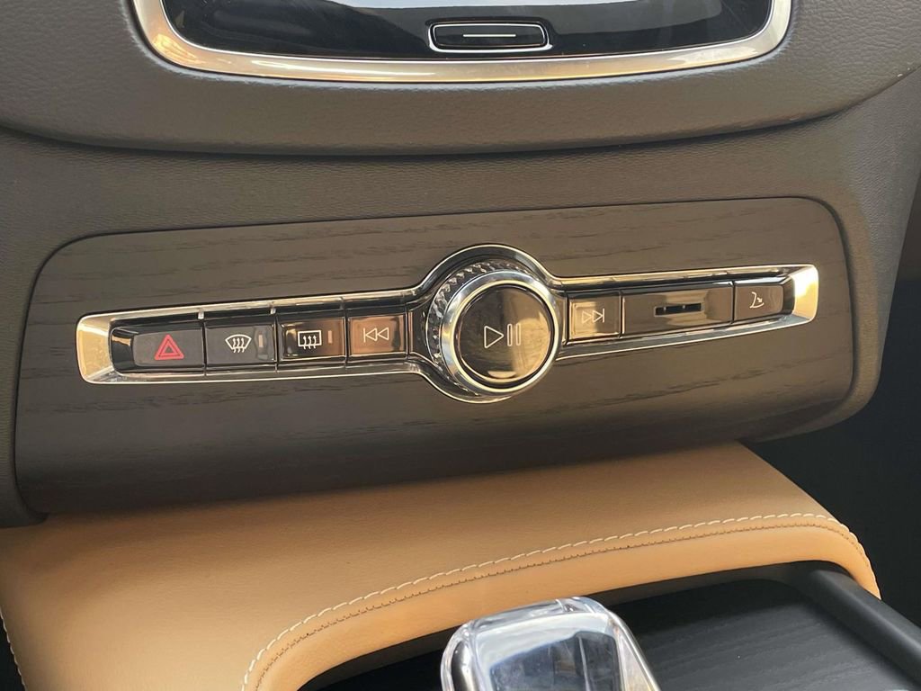 Used 2025 Volvo XC90 B6 Ultra w/ Protection Package image 20