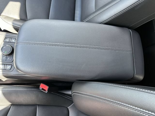 Used 2024 GMC Terrain SLT w/ LPO, Floor Liner Package AWD/4WD image 24