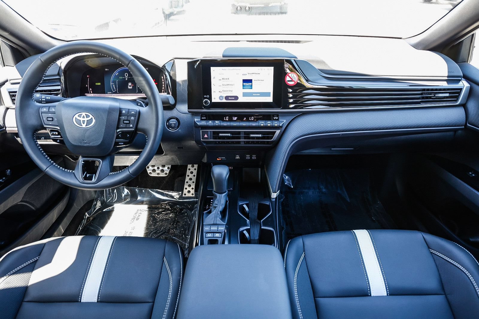 Used 2026 Toyota Camry Hybrid FWD image 10