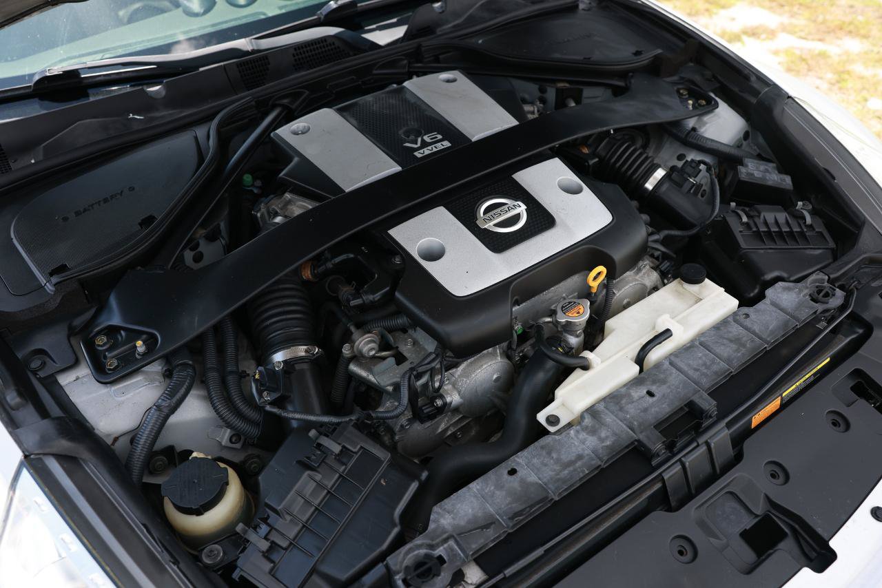 Used 2009 Nissan 370Z Touring RWD image 41