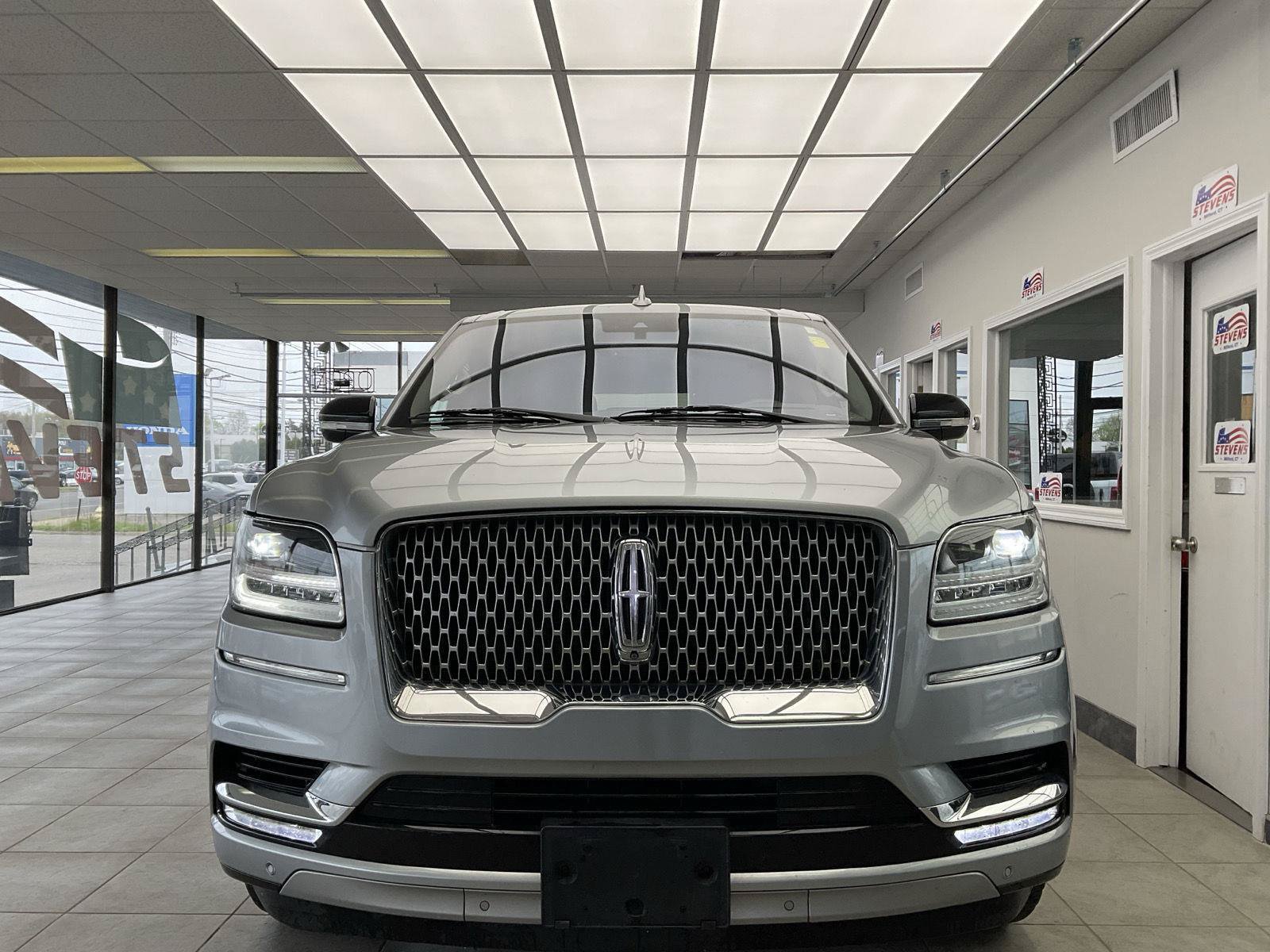 Used 2020 Lincoln Navigator L Reserve w/ Luxury Package AWD/4WD image 2