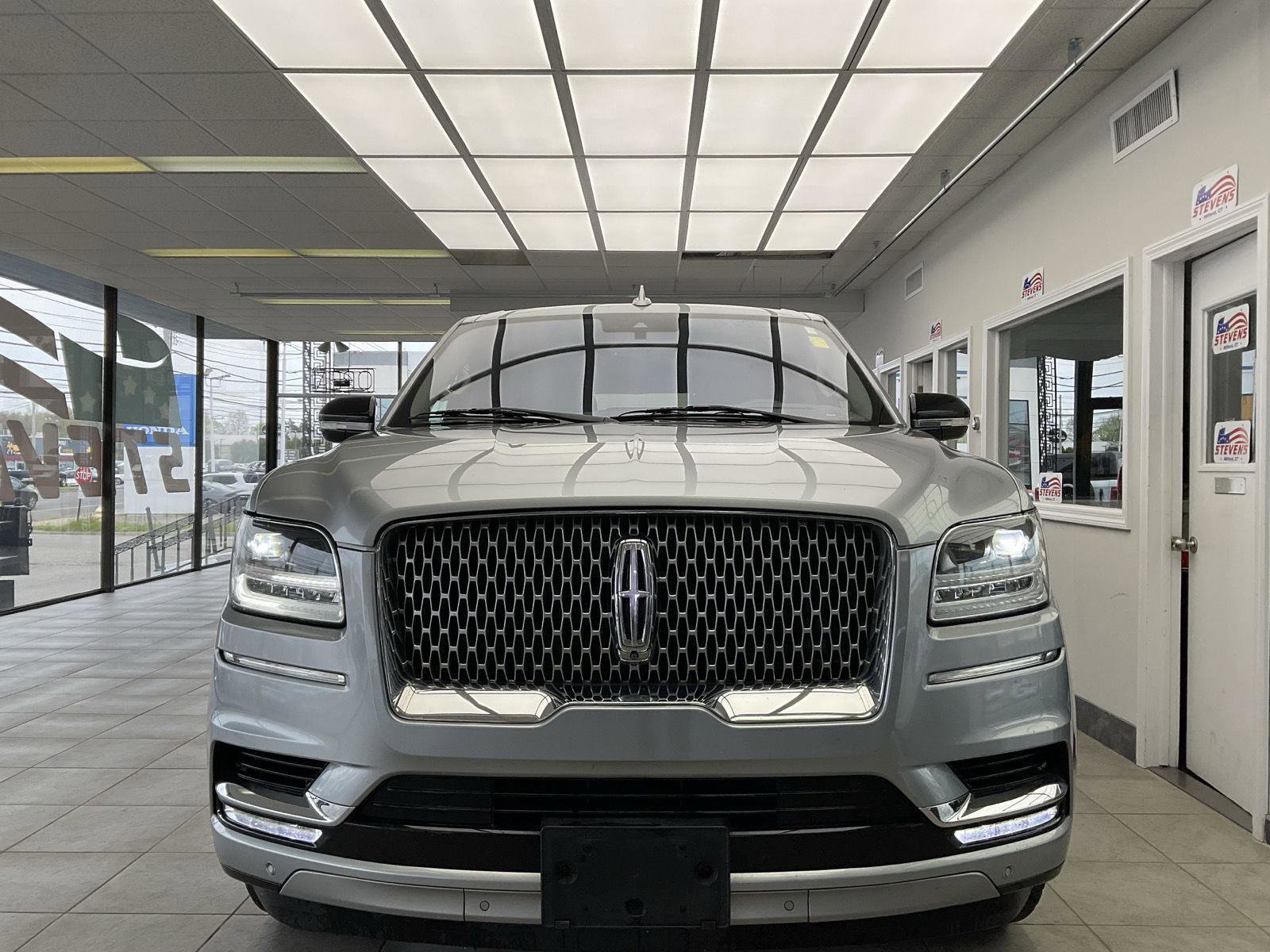 Used 2020 Lincoln Navigator L Reserve w/ Luxury Package AWD/4WD image 2