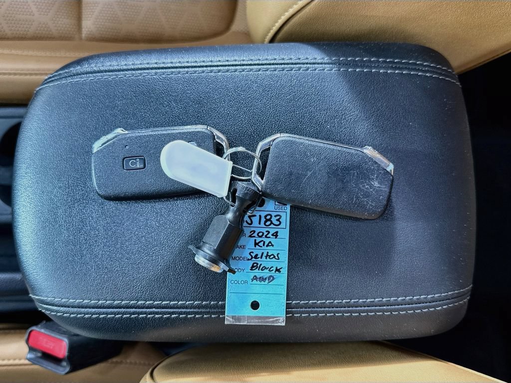 Used 2024 Kia Seltos EX AWD/4WD image 29