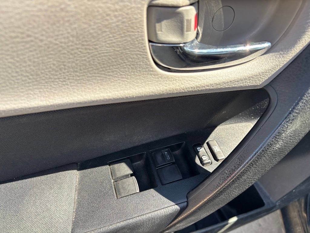 Used 2016 Toyota Corolla LE FWD image 12