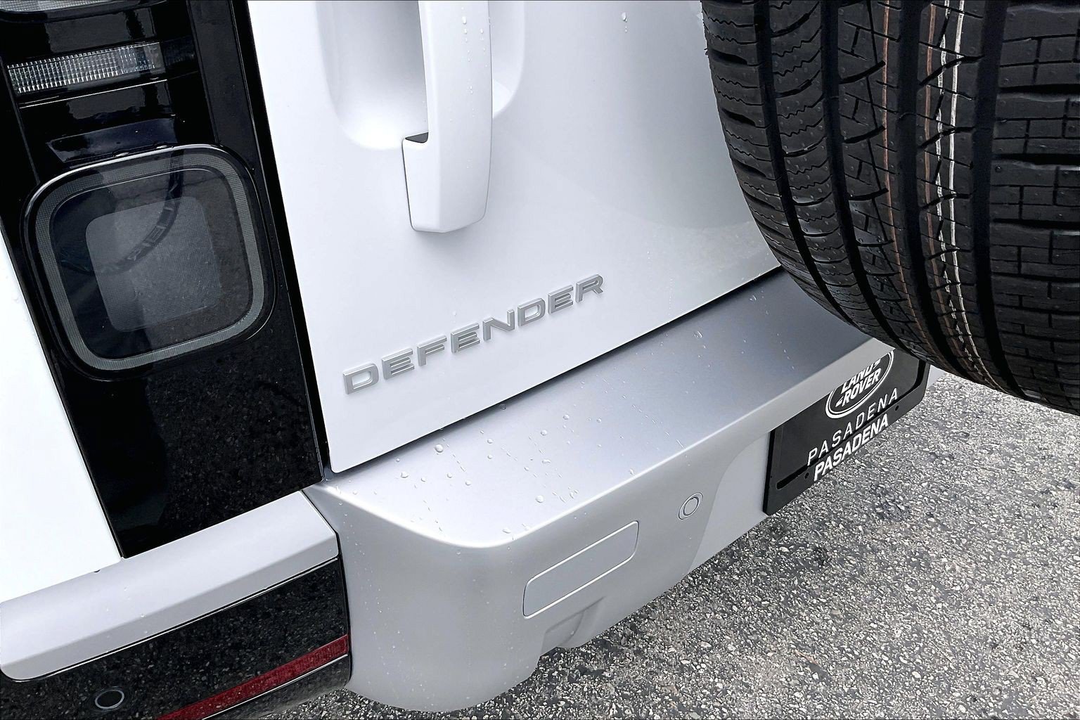 New 2026 Land Rover Defender 110 S AWD/4WD image 9