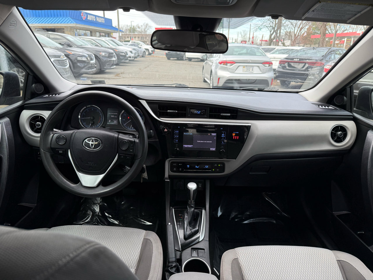 Used 2018 Toyota Corolla LE image 23