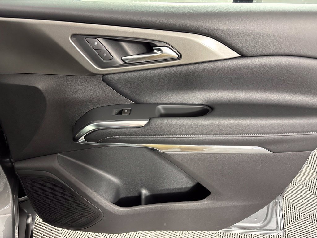 New 2027 Chevrolet Traverse LT w/ LPO, Floor Liner Package FWD image 9
