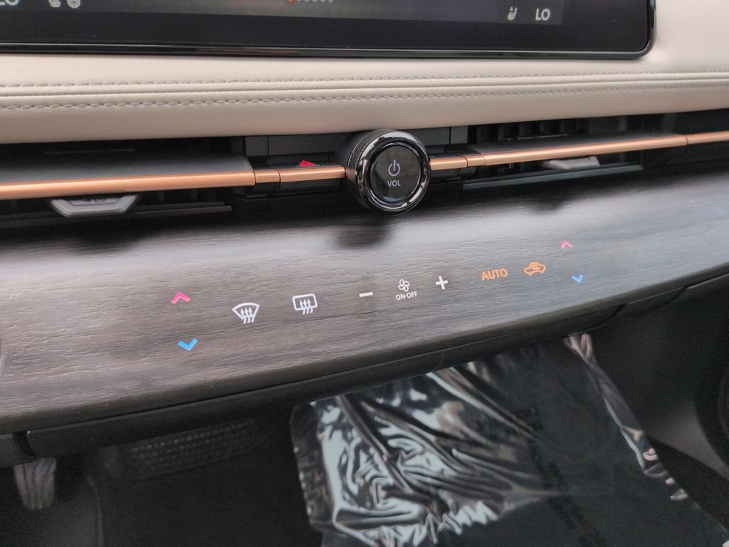 Used 2024 Nissan Ariya AWD image 17