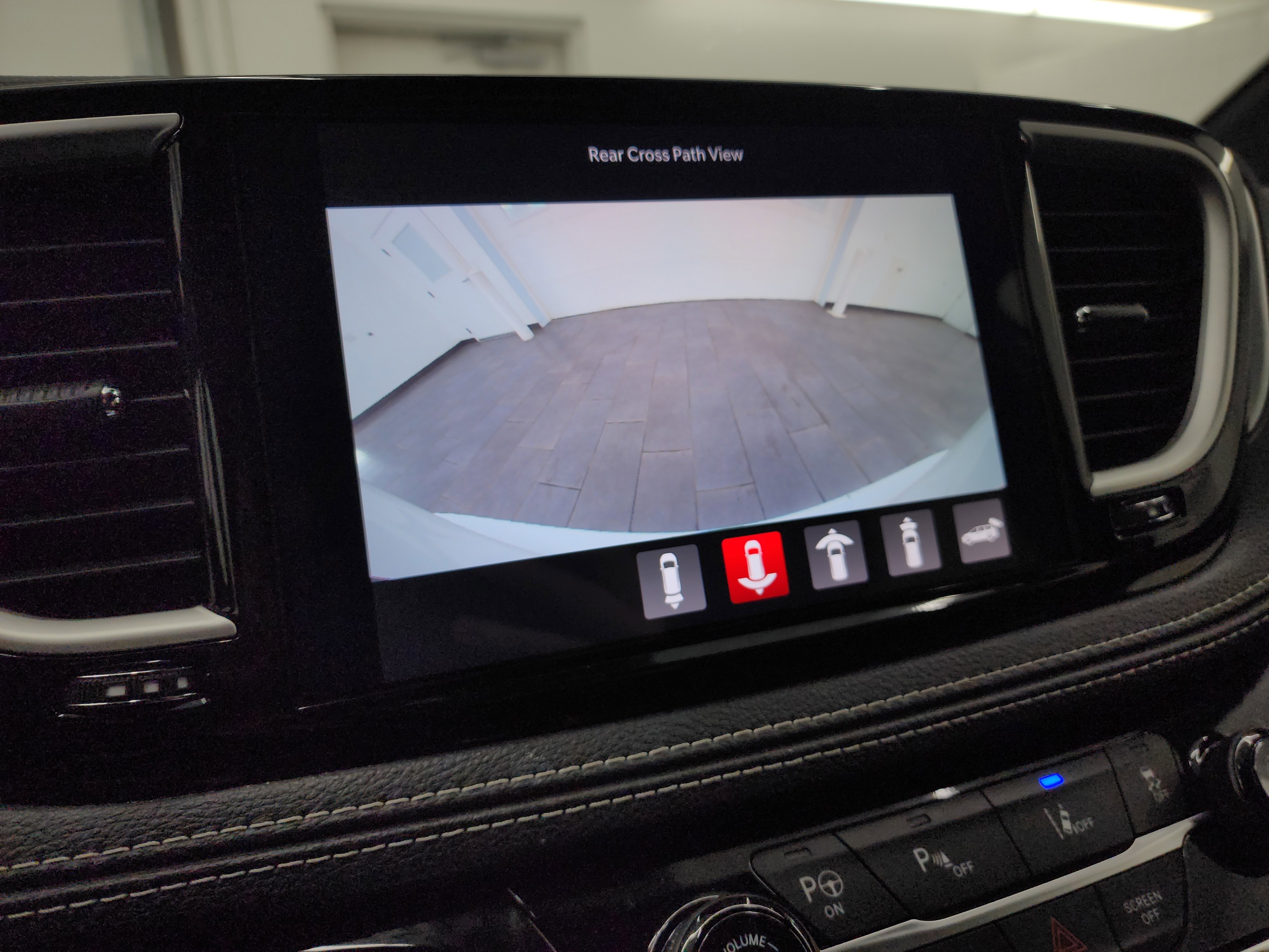 Used 2024 Chrysler Pacifica Limited image 17